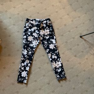 Old navy pixie ankle black and floral pants